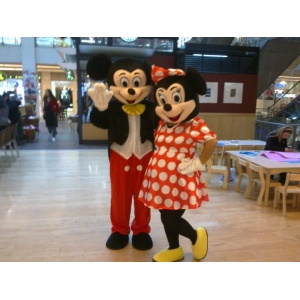 Animasyon kostümlü karakterler